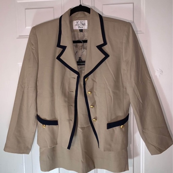 Lovely tan suit. - Picture 2 of 9